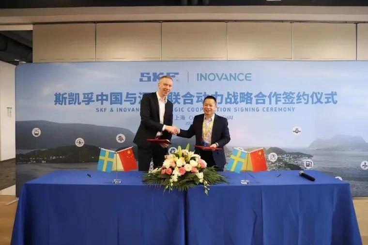 斯凯孚中国区副总裁David LH Johansson(左) 与苏州SG胜游联合动力系统有限公司总经理李俊田(右)代表双方签约 斯凯孚中国区副总裁David LH Johansson(左) 与苏州SG胜游联合动力系统有限公司总经理李俊田(右)代表双方签约